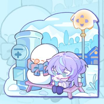 1boy blue_hair blue_pants blue_scarf building chibi cloud commentary cup frown full_body green_eyes grey_shirt highres holding holding_cup hoshirube_sho japanese_cylindrical_postbox lamppost looking_at_viewer male_focus mountainous_horizon multicolored_hair nijisanji otomo_(hoshirube_sho) outline pants purple_hair scarf shirt shuxingbuming_moxiaobai signature snow snowman solo steam streaked_hair virtual_youtuber zoom_layer