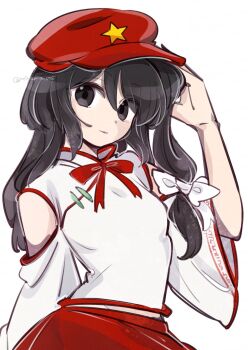 1girl bare_shoulders black_eyes black_hair closed_mouth commentary_request detached_sleeves dolls_in_pseudo_paradise hair_ribbon hand_in_own_hair hat hat_ornament highres label_girl_(dipp) long_hair long_sleeves looking_at_viewer mandarin_collar neck_ribbon newsboy_cap red_hat red_ribbon red_skirt ribbon shirt side_ponytail simple_background skirt sleeveless sleeveless_shirt smile solo star_(symbol) star_hat_ornament tama_(hiroshige_36) touhou white_background white_ribbon white_shirt white_sleeves