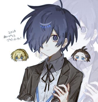 1girl 2025 2boys ahoge aigis_(persona) black_jacket black_ribbon blue_eyes blue_hair chibi chibi_inset closed_mouth commentary_request cropped_torso dress_shirt earphones_removed hair_over_one_eye halftone hand_up highres jacket lapels looking_at_viewer male_focus mochizuki_ryouji multiple_boys neck_ribbon one_eye_covered open_clothes open_jacket persona persona_3 ribbon shirt short_hair smile solo_focus translation_request white_shirt wing_collar xyurux0 yuuki_makoto_(persona_3) zoom_layer