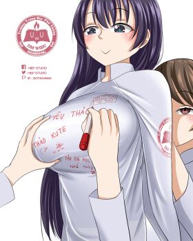 2girls ao_dai breasts brown_hair clothes_writing commentary english_commentary hiep_studio highres large_breasts long_hair marker multiple_girls name_tag original purple_eyes purple_hair red_eyes school_emblem school_uniform shirt signing smile translated vietnam vietnamese_high_school_uniform vietnamese_text white_shirt wibu_high_school writing