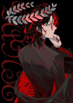 1boy absurdres back black_background black_hair coat crown curly_hair dante_alighieri_(fate) dante_alighieri_(third_ascension)_(fate) fate/grand_order fate_(series) floating_crown from_behind grey_eyes gui-00 highres laurel_crown long_sleeves looking_at_viewer looking_back male_focus medium_hair multicolored_hair off_shoulder red_hair red_nails shirt smile solo two-tone_hair upper_body
