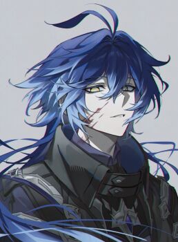 1boy black_capelet blood blood_on_face blue_gemstone blue_hair capelet collared_capelet commentary double-parted_bangs empty_eyes flins_(genshin_impact) floating_hair gem genshin_impact gradient_hair grey_background hair_between_eyes highres looking_at_viewer male_focus multicolored_hair parted_lips portrait rio_(rio773) simple_background smile solo symbol-only_commentary yellow_eyes