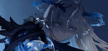 1girl blue_background blue_eyes closed_mouth colored_inner_hair crown pointy_ears facial_mark fleurdelys_(wuthering_waves) floating_crown forehead_mark gauntlets horn long_hair looking_at_viewer multicolored_hair pointy_ears tacet_mark_(wuthering_waves) white_hair wuthering_waves