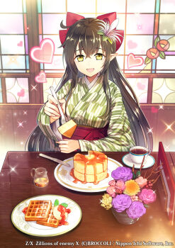 1girl :d black_hair bow breasts commentary_request copyright_notice cup flower food fork green_eyes green_kimono hair_bow hair_flower hair_ornament hakama holding holding_fork incoming_food japanese_clothes kimono knife large_breasts long_hair long_sleeves looking_at_viewer official_art open_mouth pancake pecteilis plate pointy_ears purple_flower red_bow red_hakama ronce saucer smile solo syrup teacup upper_body vase waffle wide_sleeves yellow_flower z/x