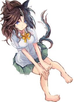 1girl animal_ears barefoot blue_eyes bow breasts brown_hair closed_mouth collared_shirt hair_over_one_eye horse_ears horse_girl horse_tail long_hair looking_at_viewer medium_breasts mejiro_palmer_(umamusume) multicolored_hair ponytail shirt short_sleeves simple_background streaked_hair tail umamusume white_background white_hair white_shirt yanagi_wakana yellow_bow