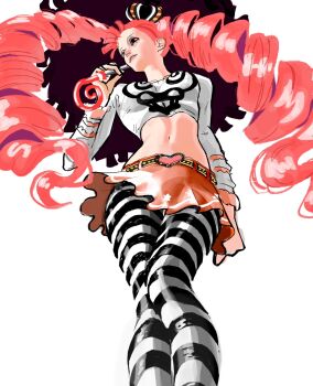 1girl arm_up belt belt_buckle breasts buckle closed_mouth commentary crop_top crown drill_hair heart highres holding holding_umbrella leggings long_hair long_sleeves looking_to_the_side medium_breasts midriff narita_sea navel one_piece perona pink_skirt print_shirt shirt sideways_glance simple_background skirt solo striped_leggings twin_drills umbrella untranslatable_commentary very_long_hair white_background yellow_belt