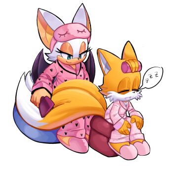 1boy 1girl animal_ears animal_nose bat_ears bat_girl bat_wings blue_eyes brushing brushing_another's_hair brushing_hair brushing_tail closed_eyes closed_mouth comb fox_boy fox_ears fox_tail furry furry_female furry_male hair_brush heart heart_print highres holding holding_brush makeup multiple_tails orange_fur pajamas pants pink_pajamas pink_pants rouge_the_bat simple_background sitting sleep_mask sleeping slippers smile sonic_(series) speech_bubble tail tails_(sonic) tinstarbby two_tails white_background white_fur wings zzz