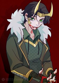 1boy animification armor black_gloves black_hair black_nails blood blood_on_face blood_on_hands breastplate chinese_commentary commentary_request fake_horns fingerless_gloves fur-trimmed_jacket fur_trim gloves green_armor green_eyes green_jacket green_shirt highres horned_headwear horns jacket loki_(marvel) looking_at_viewer male_focus marvel mixed-language_commentary red_background scale_armor shirt short_hair solo thor_(marvel)_(series) twitter_username upper_body xxlcarolbud