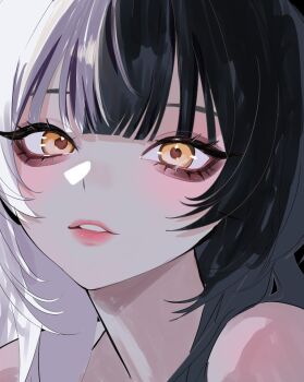 1girl akamiya_mumu black_hair commentary english_commentary grey_hair hololive hololive_english long_hair looking_at_viewer multicolored_hair parted_lips shiori_novella solo split-color_hair two-tone_hair virtual_youtuber yellow_eyes