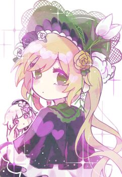 1girl black_capelet blonde_hair capelet character_doll closed_mouth commentary_request doll flower green_bonnet green_eyes hair_flower hair_ornament highres holding holding_doll lolita_fashion long_hair long_sleeves looking_at_viewer looking_back mahou_shoujo_no_majo_saiban otomebakudan rose sakuraba_ema solo sparkle tono_hanna twintails upper_body white_background yellow_flower yellow_rose