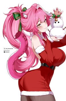 1girl animal_ears ass backless_dress backless_outfit belt black_belt black_pantyhose bow breasts center-flap_bangs claw_pose closed_mouth clothing_cutout commentary detached_sleeves double-parted_bangs dress fingernails fur-trimmed_dress fur-trimmed_sleeves fur_trim hair_bow halter_dress halterneck hands_up highres holding_snowman hololive hololive_english large_breasts long_fingernails long_hair looking_at_viewer nail_polish oioi_ainomo paid_reward_available panther_ears panther_girl panther_tail pantyhose pink_hair pink_nails ponytail raora_panthera red_dress red_sleeves santa_costume santa_dress short_dress sidelocks simple_background sleeveless sleeveless_dress smile solo symbol-only_commentary tail tail_through_clothes virtual_youtuber white_background white_streaks yellow_eyes