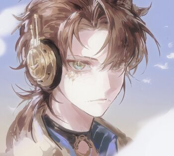 1boy absurdres blue_eyes brown_coat brown_hair chinese_commentary coat commentary_request cross-shaped_pupils curtained_hair expressionless gradient_background hair_over_one_eye headphones highres identity_v looking_to_the_side low_ponytail male_focus mark_under_eye naib_subedar naib_subedar_(cabinet_of_curiosities) official_alternate_costume ponytail portrait solo symbol-shaped_pupils yi_kuan_pp