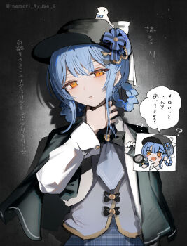 1girl artist_name black_bow black_capelet black_hat blue_hair blue_necktie blue_skirt bow braid braided_hair_rings capelet chibi chibi_inset commentary_request deerstalker grey_background hair_bow hair_rings hand_on_own_neck hat inamori_ryusa long_sleeves looking_at_viewer mahou_shoujo_no_majo_saiban necktie orange_eyes parted_lips shadow short_hair skirt solo speech_bubble tachibana_sherry translation_request