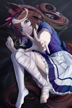 1girl absurdres animal_ears bandaged_leg bandages blue_eyes bow broken_leg brown_hair diuda ear_ribbon frilled_skirt frills grin highres horse_ears horse_girl horse_tail injury looking_at_viewer lying multicolored_hair on_side outstretched_arm outstretched_hand ponytail school_uniform shirt short_sleeves skirt smile solo tail tokai_teio_(umamusume) tracen_school_uniform two-tone_hair umamusume white_shirt