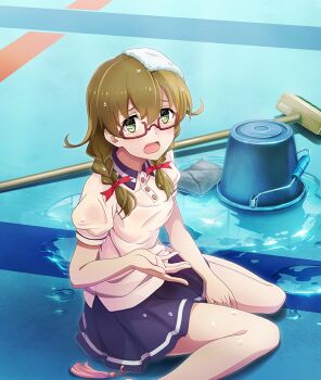 blue_skirt blush bow braid breasts brown_hair bucket buttons empty_pool foot_out_of_frame from_above from_side game_cg glasses green_eyes hair_bow hamazuka_sakura hand_on_own_thigh hand_up looking_at_viewer low_twin_braids medium_breasts mop official_art on_floor open_mouth pool rectangular_eyewear red-framed_eyewear red_bow renpu_girls_school_uniform school_uniform semi-rimless_eyewear shirt sitting skirt spill summer_uniform tassel third-party_source toji_no_miko toji_no_miko:_kizamishi_issen_no_tomoshibi towel towel_on_head twin_braids under-rim_eyewear wariza water wet wet_clothes wet_shirt white_shirt