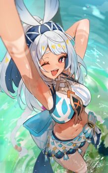 1girl aqua_headband bare_shoulders blue_hair blue_hairband blush braid breasts commentary_request dark_skin desire_(des1re) fish-shaped_pupils genshin_impact hairband hawaiian_clothes headband highres long_hair looking_at_viewer medium_breasts mualani_(genshin_impact) multicolored_hair navel one_eye_closed open_mouth red_eyes smile solo symbol-shaped_pupils tan water white_hair