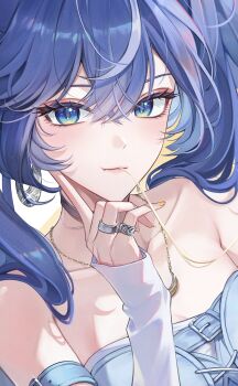 1girl bare_shoulders blue_eyes blue_hair breasts cheese cheese_trail closed_mouth collarbone commentary earrings eating food hair_between_eyes hand_up highres iuno_(wuthering_waves) jewelry long_hair looking_at_viewer medium_breasts multicolored_hair nail_polish official_alternate_costume ring smile solo streaked_hair twintails upper_body wuthering_waves yellow_nails zani_journey