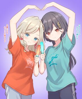 >:) 2girls absurdres animal_print bear_print black_hair black_pants blue_eyes blue_pants blue_shirt breasts ceras_yanagida_lilienfeld character_logo closed_mouth commentary_request cowboy_shot edel_note glowstick gradient_background grey_hair hair_ornament hair_ribbon hanazora_satsuki heart_arms highres holding holding_glowstick katsuragi_izumi link!_like!_love_live! long_hair looking_at_viewer love_live! medium_breasts multiple_girls orange_eyes orange_shirt pants penlight_(glowstick) pink_ribbon purple_background radial_gradient_background ribbon seeno_de!_hasu_no_sora! shirt short_sleeves simple_background smile split_mouth standing swept_bangs symmetrical_pose symmetry t-shirt track_pants translation_request triangle_hair_ornament v-shaped_eyebrows virtual_youtuber weapon_print wolf_cut