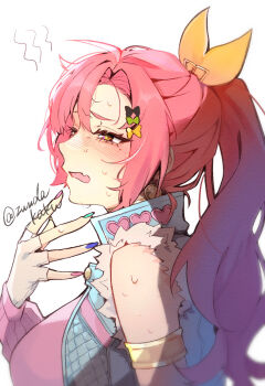 1girl armlet bare_shoulders blue_vest blush breasts commentary_request earrings fang fingerless_gloves from_side fur-trimmed_vest fur_trim gloves gold_armlet gold_collar gold_earrings hair_between_eyes hair_ribbon highres jewelry large_breasts long_hair mole mole_under_eye multicolored_nails nicole_demara nicole_demara_(cunning_cutie) official_alternate_costume open_mouth pink_arm_warmers pink_hair pink_tube_top ribbon simple_background skin_fang solo strapless sweat tube_top twintails twitter_username vest white_background white_gloves yellow_ribbon zenless_zone_zero zunda_kaku