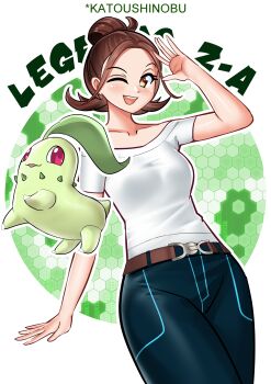 1girl ;d \||/ absurdres ahoge arm_at_side arm_up artist_name belt belt_buckle black_pants blush breasts brown_belt brown_eyes brown_hair buckle chikorita commentary copyright_name covered_groin cowboy_shot english_commentary flipped_hair forehead gen_2_pokemon green_background hair_pulled_back harmony_(pokemon) highres honeycomb_(pattern) honeycomb_background katou_shinobu looking_at_viewer medium_breasts nintendo no_headwear no_jacket one_eye_closed open_mouth outline pants pokemon pokemon_(creature) pokemon_legends:_z-a red_eyes shirt short_hair short_sleeves smile standing t-shirt taut_clothes taut_shirt topknot white_background white_outline white_shirt