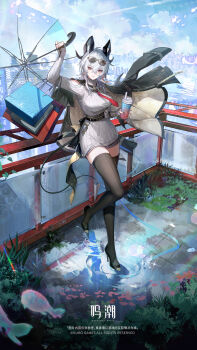 1girl ahoge arm_up bag black_horns black_jacket black_nails black_shoes black_tail black_thighhighs breasts clothing_cutout cup curled_horns demon_tail disposable_cup dress earrings elbow_carry eyewear_on_head fingernails grey_dress grey_hair grey_shorts hair_between_eyes high_heels highres holding holding_cup holding_umbrella horns jacket jacket_on_shoulders jewelry large_breasts logo long_hair looking_at_viewer nail_polish necktie official_alternate_costume official_art red_eyes red_necktie shoes shopping_bag shorts shoulder_cutout smile solo sunglasses tail thighhighs thighs umbrella wuthering_waves zani_(downtown_repose)_(wuthering_waves) zani_(wuthering_waves)