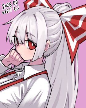 1girl absurdres bow bright_pupils collared_shirt commentary_request dated fujiwara_no_mokou grey_hair hair_between_eyes hair_bow hand_on_own_cheek hand_on_own_face hand_rest high_ponytail highres long_hair neophyte pink_background ponytail red_bow red_eyes red_suspenders shirt simple_background solo suspenders touhou white_bow white_pupils white_shirt wing_collar