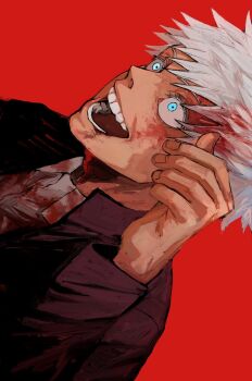 1boy black_jacket blood blood_in_hair blood_on_clothes blood_on_face blue_eyes commentary_request crazy_eyes gojou_satoru highres jacket jujutsu_kaisen kuwoniagyu11112 long_sleeves male_focus open_clothes open_jacket open_mouth red_background shirt sideways simple_background smile solo teeth white_hair white_shirt wide-eyed