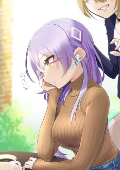 >:( 2girls absurdres black_choker blonde_hair breasts brown_sweater casual choker closed_mouth coffee commentary_request cup day elbows_on_table eyes_visible_through_hair from_side frown glasses green_eyes grey_hair grin hair_between_eyes hair_over_shoulder hand_on_own_cheek hand_on_own_face heaven_burns_red highres izumi_yuki_(heaven_burns_red) kayamori_ruka large_breasts long_hair low_side_ponytail multiple_girls outdoors prank profile raimuminnt ribbed_sweater round_eyewear short_hair sleeves_past_wrists smile sweater teacup translated turtleneck turtleneck_sweater upper_body v-shaped_eyebrows