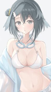 1girl absurdres arknights bare_shoulders bikini black_hair breasts cleavage commentary expressionless feather_hair goggles goggles_around_neck grey_background highres jacket la_pluma_(arknights) la_pluma_(summer_flowers)_(arknights) looking_at_viewer navel official_alternate_costume open_clothes open_jacket sangria simple_background solo stomach swim_goggles swimsuit wet wet_hair white_bikini