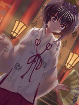 1girl 60a5yob76mod6pj 9-nine- alternate_costume backlighting black_hair commentary cowboy_shot dutch_angle eyelashes eyes_visible_through_hair flower folding_fan hair_between_eyes hair_flower hair_intakes hair_ornament hakama hand_fan highres holding holding_fan indoors japanese_clothes kimono leaf_hair_ornament long_sleeves looking_at_viewer miko parted_lips purple_flower red_eyes red_hakama short_hair_with_long_locks shrine solo standing white_kimono wide_sleeves yuuki_noa