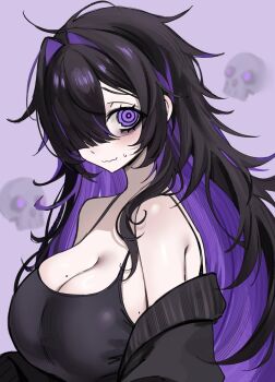 1girl @_@ bags_under_eyes bare_shoulders black_hair black_sweater black_tank_top breasts cleavage colored_skin commentary goddess_of_victory:_nikke hair_intakes highres huge_breasts label_(nikke) long_hair looking_at_viewer messy_hair multicolored_hair ompf purple_background purple_eyes purple_hair skull solo sweater tank_top two-tone_hair upper_body very_long_hair wavy_mouth