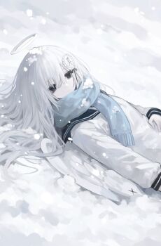 1girl angel_wings black_eyes black_sailor_collar blue_scarf feathered_wings hair_between_eyes hair_ornament halo hand_on_own_stomach highres lying on_back original pale_skin sailor_collar scarf snow snow_on_clothes snow_on_head snowing solo traditional_halo white_hair white_halo white_wings wings zi_qi_xiang