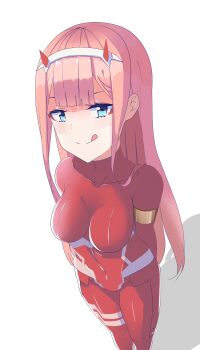 1girl blue_eyes bodysuit breasts darling_in_the_franxx hairband highres horns looking_at_viewer medium_breasts nonbire pink_hair red_bodysuit simple_background skin_tight smile solo tongue tongue_out white_background zero_two_(darling_in_the_franxx)