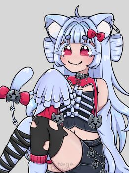 1girl absurdres ahoge animal_ear_legwear animal_ear_piercing animal_ears asymmetrical_legwear bell black_choker blunt_bangs bow cat_ear_legwear cat_ears cat_tail choker closed_mouth colored_eyelashes commission crop_top detached_sleeves eyelashes fang frilled_sleeves frills grey_background hair_bow hair_intakes hand_up highres indie_virtual_youtuber jingle_bell leg_wrap long_hair mismatched_legwear navel neck_bell pingmik red_bow red_eyes safety_pin safety_pin_piercing shirt signature skeletal_clothes skeletal_tail skin_fang sleeveless sleeveless_shirt sleeves_past_fingers sleeves_past_wrists smile solo taigainu tail tail_bell tail_bow tail_ornament thighhighs torn_clothes torn_thighhighs wallet_chain white_eyelashes white_hair