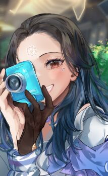 1girl absurdres archery_shooting_glove astral_express_(honkai:_star_rail) black_choker black_gloves black_hair blue_hair blue_jacket brown_eyes camera choker cosplay crescent crescent_facial_mark facial_mark gloves gradient_hair grin highres holding holding_camera honkai:_star_rail honkai_(series) jacket jewelry kanako_(fuwachu) long_hair long_sleeves looking_at_viewer march_7th_(honkai:_star_rail) march_7th_(honkai:_star_rail)_(cosplay) march_7th_(preservation)_(honkai:_star_rail) multicolored_hair partially_fingerless_gloves pendant_choker shirt single_glove skyler_davenport smile solo teeth voice_actor_connection white_shirt