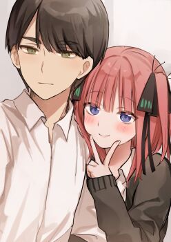 1boy 1girl black_cardigan black_hair black_ribbon butterfly_hair_ornament cardigan closed_mouth collared_shirt commentary dress_shirt expressionless go-toubun_no_hanayome grey_background hair_ornament hair_ribbon hand_up highres light_smile long_sleeves looking_at_viewer memidesuyo nakano_nino open_cardigan open_clothes pink_hair purple_eyes ribbon shirt short_hair sleeves_past_wrists uesugi_fuutarou upper_body v white_shirt