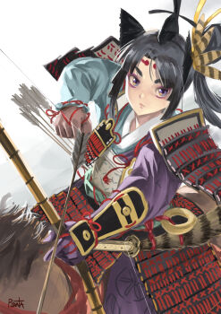 1girl arm_guards armor arrow_(projectile) black_hair blue_eyes bow_(weapon) closed_mouth commentary_request dou drawing_bow fate/grand_order fate_(series) feathers hair_ornament hat highres holding holding_arrow holding_bow_(weapon) holding_weapon japanese_armor kote kusazuri long_hair looking_at_viewer parted_bangs pirata_(gailtonatiu) shoulder_armor side_ponytail sode solo tachi_(weapon) tate_eboshi ushiwakamaru_(fate) very_long_hair weapon white_sleeves