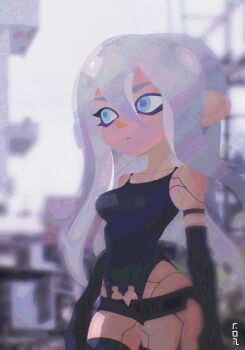 1girl a2_(nier:automata) alternate_species android bad_id bad_twitter_id blurry blurry_background breasts commentary day floating_hair grey_eyes grey_hair highres long_hair looking_ahead medium_breasts nier:automata nier_(series) nintendo octoling outdoors sol6ris solo splatoon_(series) splatoonification standing tentacle_hair
