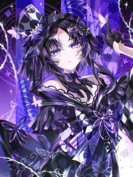 1girl absurdres bare_shoulders black_choker black_gloves black_hair black_hat black_kimono bug butterfly butterfly_hair_ornament choker gloves hair_ornament half_gloves hat highres housho_margo index_finger_raised insect japanese_clothes kimono lolita_fashion long_sleeves looking_at_viewer mahou_shoujo_no_majo_saiban parted_bangs purple_background purple_butterfly purple_eyes short_hair solo top_hat wa_lolita weizhishu_vicky