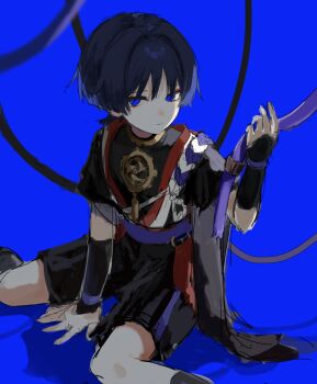 1boy 624_itumo armor black_bodysuit black_hair black_kimono black_shorts black_sleeves blue_background blue_eyes blunt_ends bodysuit cable closed_mouth empty_eyes expressionless eyeliner eyeshadow furisode genshin_impact gold hand_between_thighs hand_on_ground hand_up highres japanese_armor japanese_clothes jewelry juban kimono kote kurokote looking_at_viewer makeup male_focus mitsudomoe_(shape) neck_ring o-ring open_clothes open_kimono purple_sash purple_shorts red_eyeliner red_eyeshadow red_kimono red_sash sash scaramouche_(genshin_impact) short_sleeves shorts sitting sketch solo tomoe_(symbol) wariza white_kimono wispy_bangs