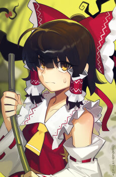 1girl ahoge annoyed armpit_crease bare_shoulders black_hair boa_(brianoa) bow breasts collared_shirt commentary detached_sleeves english_commentary frilled_bow frilled_hair_tubes frilled_shirt_collar frills frown gap_(touhou) green_background hair_bow hair_tubes hakurei_reimu half_updo highres holding looking_at_viewer medium_hair necktie nontraditional_miko red_bow ribbon-trimmed_sleeves ribbon_trim shirt sleeveless sleeveless_shirt small_breasts solo sweatdrop touhou twitter_username two-handed upper_body v-shaped_eyebrows white_sleeves wide_sleeves yellow_eyes yellow_necktie