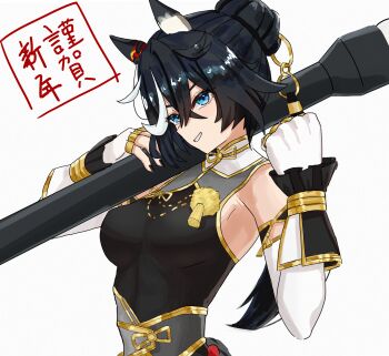 1girl animal_ears atyattyan bare_shoulders black_hair black_shirt blue_eyes breasts calligraphy_brush commentary_request ear_covers fingerless_gloves giant_brush gloves grin hair_between_eyes hair_bun highres holding holding_brush holding_calligraphy_brush holding_paintbrush horse_ears horse_girl katsuragi_ace_(pen_name:_ink_dragon)_(umamusume) katsuragi_ace_(umamusume) long_hair looking_at_viewer medium_breasts multicolored_hair official_alternate_costume official_alternate_hairstyle paintbrush parted_lips shirt simple_background sleeveless smile solo streaked_hair teeth umamusume upper_body white_background white_gloves white_hair