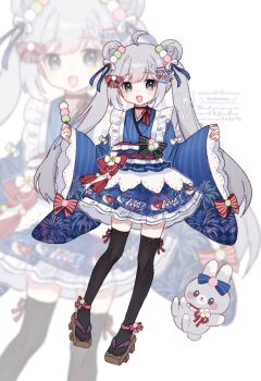 1girl :d ahoge artist_name black_thighhighs blue_kimono blurry blurry_background bow brown_sandals commentary commission dango dango_hair_ornament double_bun english_commentary food food-themed_hair_ornament frilled_kimono frills full_body geta grey_eyes grey_hair hair_bow hair_bun hair_ornament highres holding holding_food japanese_clothes kimono long_hair long_sleeves looking_at_viewer open_mouth original rabbit red_bow ribbon-trimmed_thighhighs ribbon_trim sandals sanshoku_dango sidelocks simple_background smile solo standing striped_clothes striped_kimono tabi thighhighs twintails vertical-striped_clothes vertical-striped_kimono vgen_commission wagashi watermark white_background wide_sleeves yukomeow zoom_layer