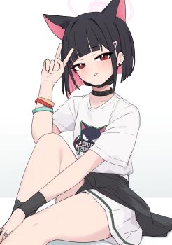 1girl animal_ears blue_archive cat_ears kazusa_(band)_(blue_archive) kazusa_(blue_archive) looking_at_viewer lyrinne solo v