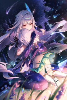 2girls absurdres aged_down bandaged_arm bandaged_leg bandages bare_shoulders bleeding blood blood_stain child closed_mouth dress genshin_impact grey_hair hair_between_eyes hair_ornament hand_on_another's_head highres hug injury karen_(navy_42) long_hair multiple_girls red_eyes skirk_(genshin_impact) skirk_(young)_(genshin_impact) thighs time_paradox very_long_hair