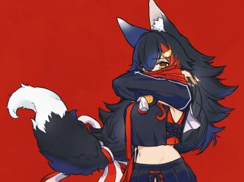 1girl absurdres animal_ear_fluff animal_ears black_hair black_shirt black_skirt black_sleeves breasts commentary_request detached_sleeves hair_between_eyes hair_ornament hairclip hand_in_own_hair highres hololive large_breasts long_hair long_sleeves looking_at_viewer low-tied_long_hair midriff multicolored_hair navel ookami_mio ookami_mio_(1st_costume) pleated_skirt pohitashi red_background red_hair rope shirt simple_background skirt solo streaked_hair two-tone_hair upper_body very_long_hair virtual_youtuber wolf_ears wolf_girl yellow_eyes