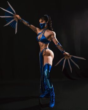 1girl abs arm_up armpits black_background black_eyes black_hair boots breasts chinese_(nationality) cleavage cosplay cosplay_photo fang fangs female_focus full_body highres holding holding_weapon kitana kitana_(cosplay) legs_apart long_hair looking_at_viewer lothes mask medium_breasts midriff model mortal_kombat_(series) mouth_mask muscular muscular_arms muscular_female muscular_legs navel pectorals pelvic_curtain photo_(medium) ponytail simple_background solo standing thigh_boots war_fan weapon yuan_herong