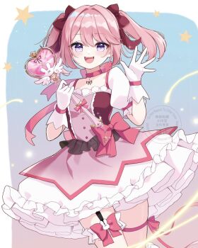 1girl :d aisu_(i_ce_pinon_pino) blue_background blush border bow bow_choker bubble_skirt choker commentary commission cosplay cowboy_shot dress fangs frilled_skirt frilled_sleeves frilled_thigh_strap frills gloves gradient_background hands_up heart_wand highres holding holding_wand indie_virtual_youtuber kaname_madoka kaname_madoka_(cosplay) kaname_madoka_(magical_girl) leg_ribbon looking_at_viewer magical_girl mahou_shoujo_madoka_magica mahou_shoujo_madoka_magica_(anime) open_mouth outside_border partially_bordered pink_background pink_dress pink_hair purple_eyes red_bow red_choker red_ribbon ribbon short_dress short_hair short_sleeves simple_background skeb_commission skirt smile solo square_neckline thigh_strap twintails virtual_youtuber waist_bow wand watermark waving white_background white_border white_gloves white_skirt yunpyo_(vtuber)