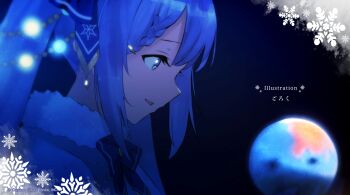 1girl blue_bow blue_eyes blue_gloves blue_hair bow capelet commentary_request dress fur_collar fur_trim gloves goroku hair_bow hat hatsune_miku highres long_hair long_sleeves official_art portrait profile smile twintails upper_body very_long_hair vocaloid white_capelet white_dress yuki_miku yuki_miku_(2021)