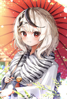 1girl alternate_costume black_streaks blush closed_mouth commentary_request fang grey_hair hair_ornament hairpin highres holding holding_umbrella hololive japanese_clothes kimono looking_at_viewer oil-paper_umbrella red_eyes sakamata_chloe skin_fang smile solo u_da_desu umbrella virtual_youtuber white_kimono x_hair_ornament